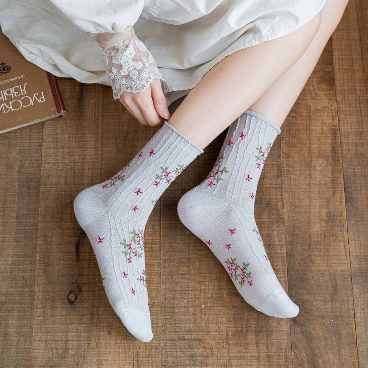 PREPPY LITTLE FLORAL STRIPED MIDTUBE SOCK LADY_CWMS0403