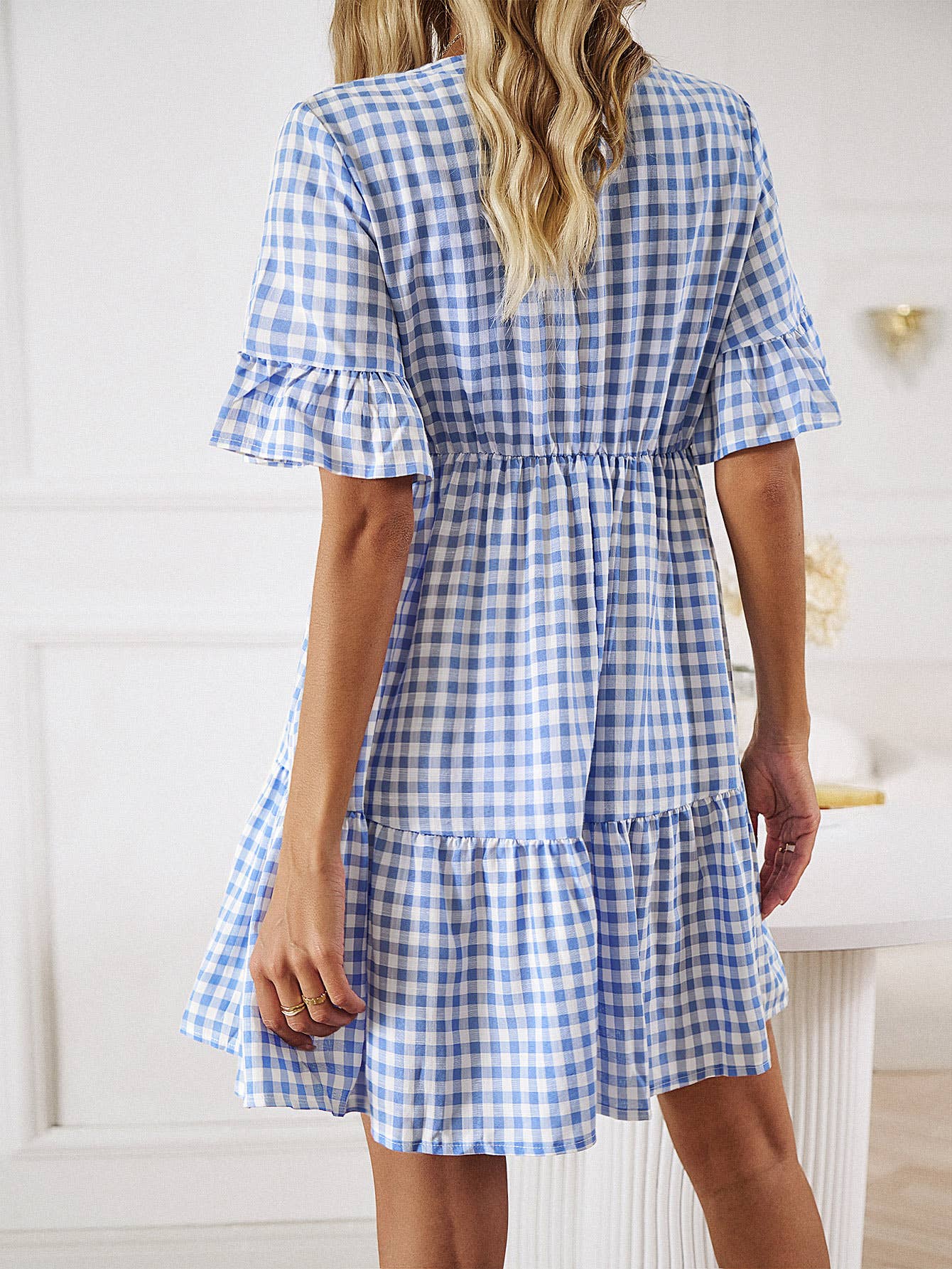 Elegant striped V-neck skirt