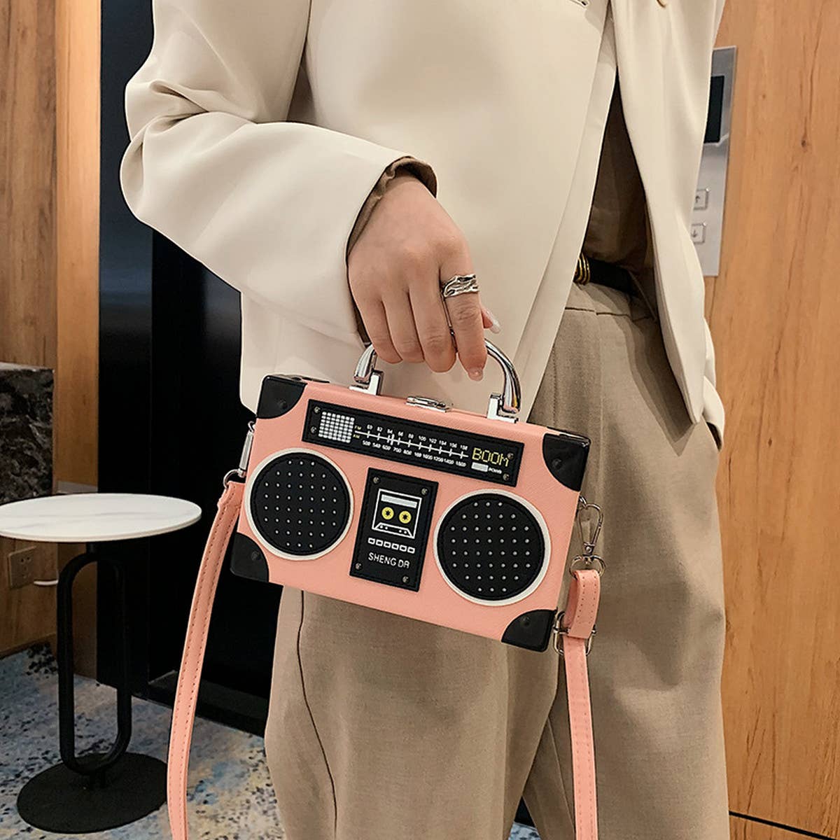 RETRO RADIO BOX-SHAPED MESSENGER BAG_CWAB0985