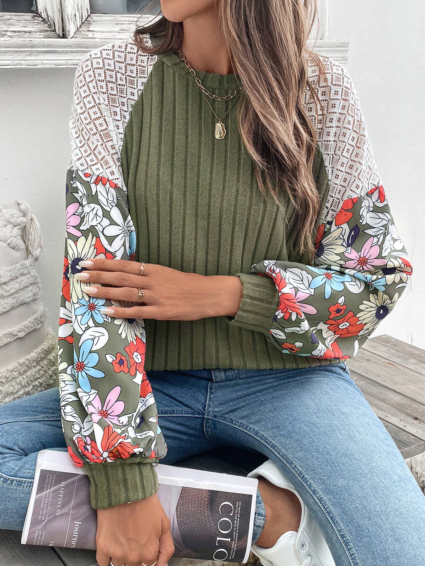 Crew-neck floral patterned hollow-out knitwear