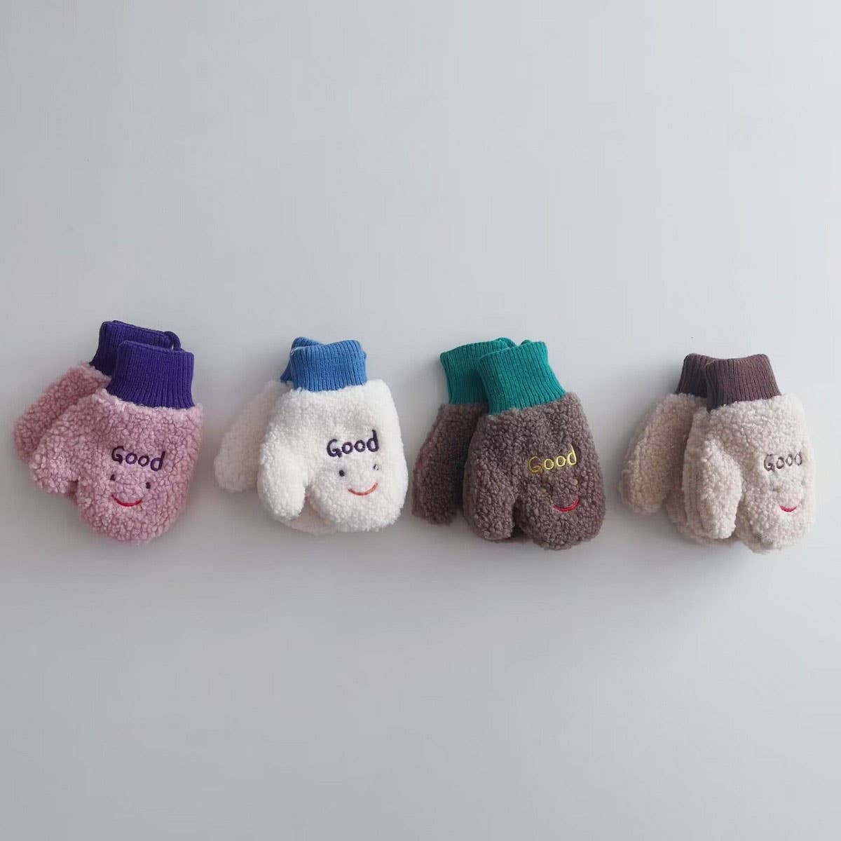 CHILDREN'S CUTE SMILING FACE LAMBSKIN GLOVES
