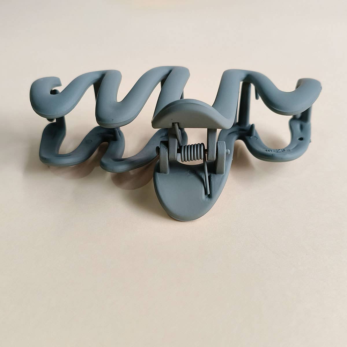 Big wavy hair clips, perfect for winter and fall_CWAHA0397