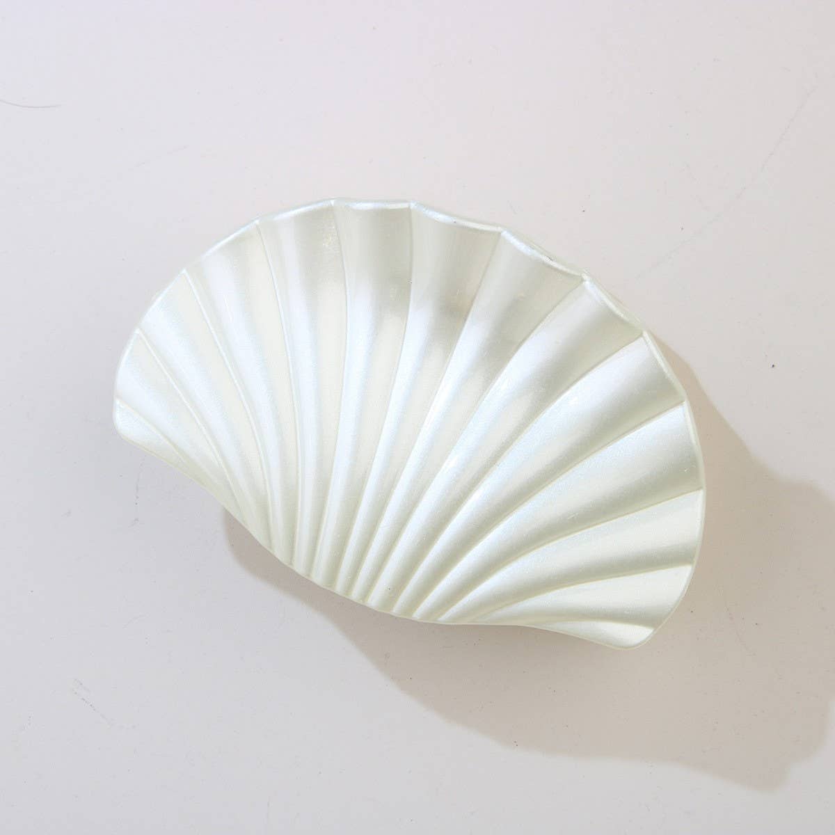 CWAG00594_OVERSIZED SEASHELL RESIN HAIR CLIP
