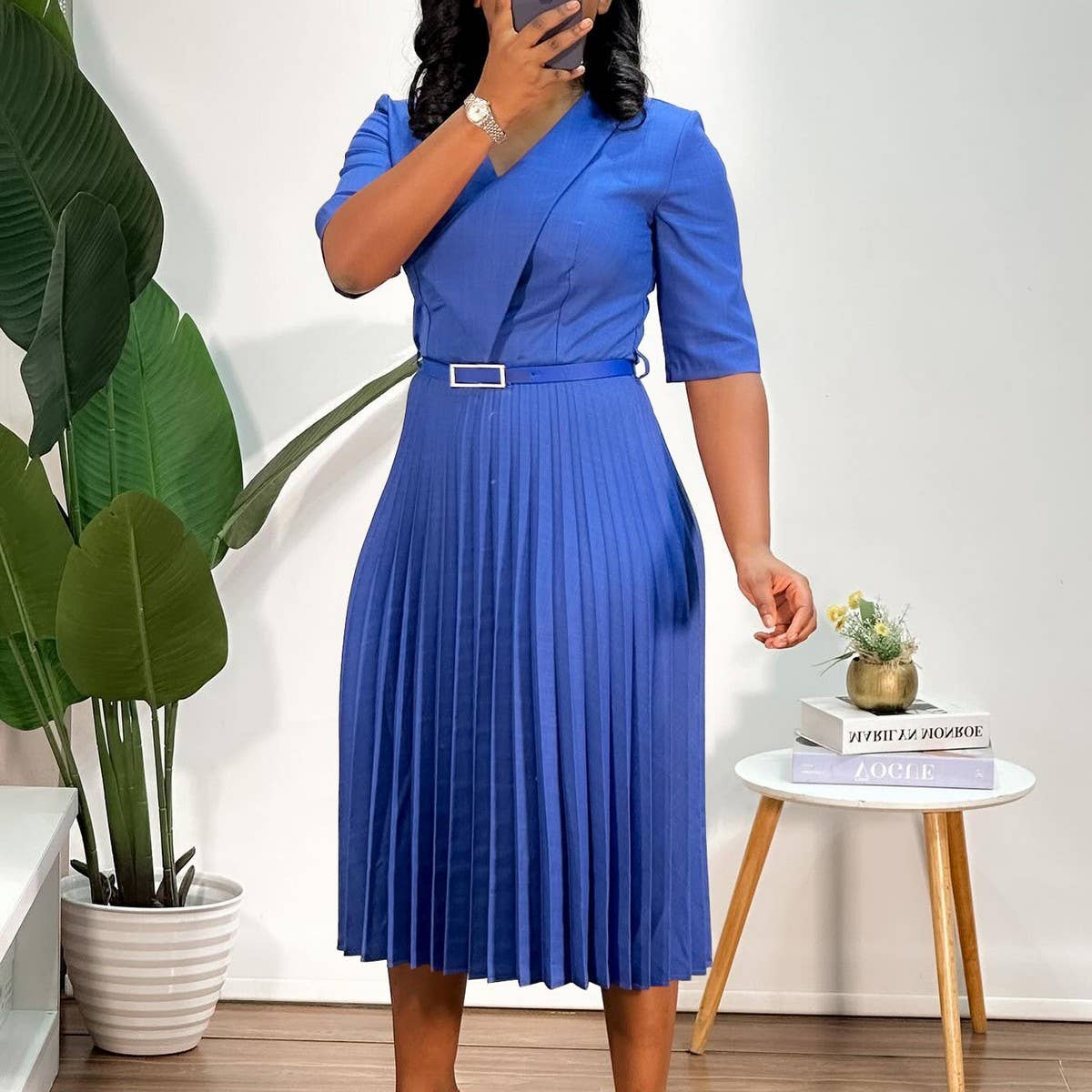 SOLID COLOR V-NECK FASHIONABLE PLEATED DRESS_CWDMD3717