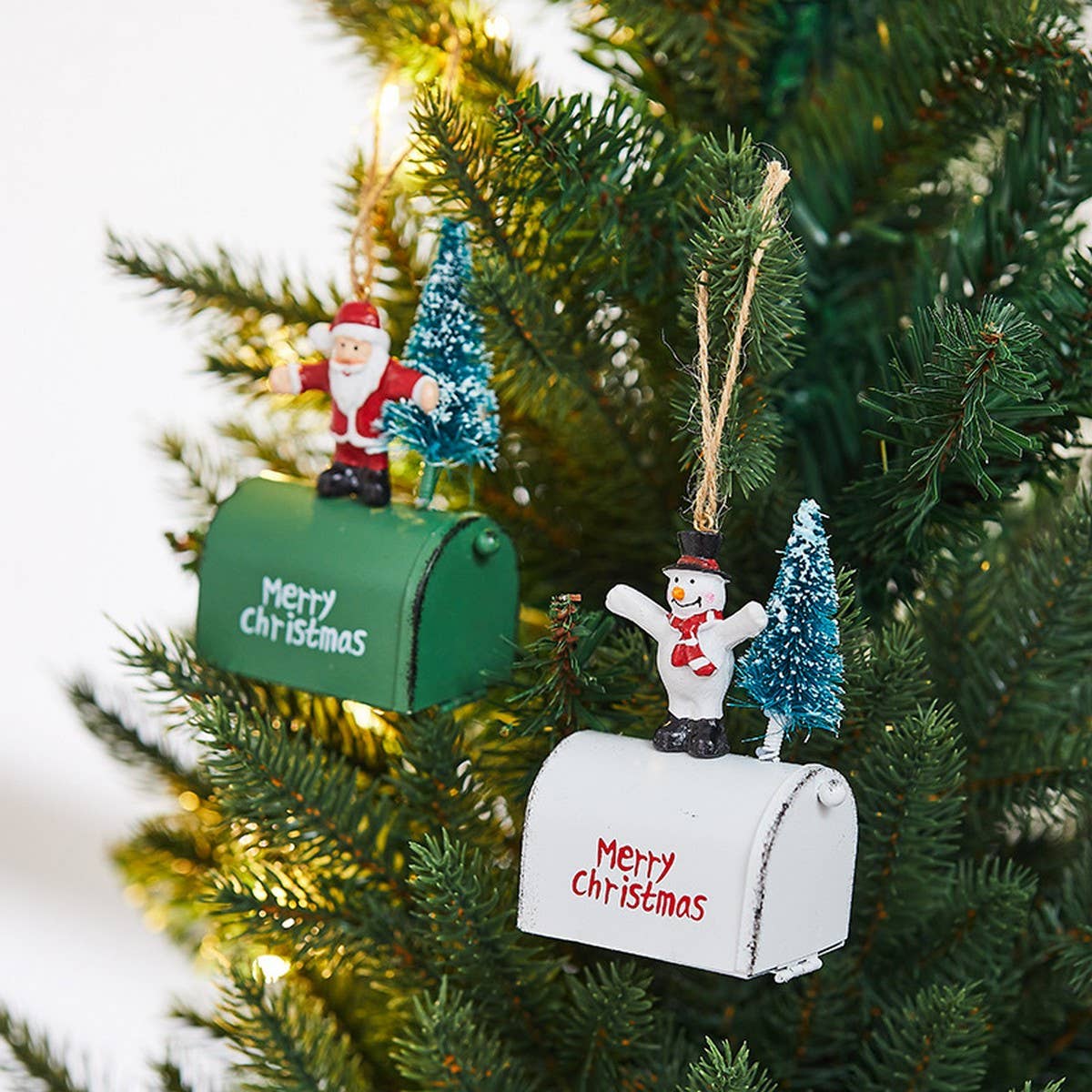 CWMM10416_2025 CHRISTMAS  HOUSE MAILBOX DECOR DISPLAY
