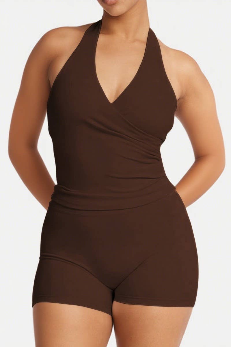 CWSTB00441_HALTER SPORTS BRA AND SHORTS SET