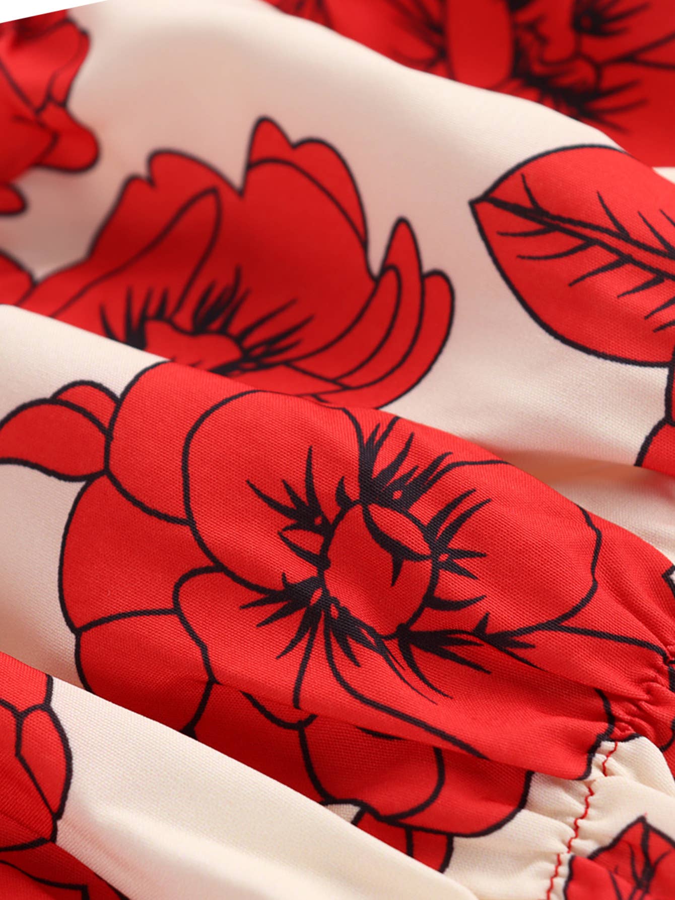 A fashionable two-piece printed strapless skirt