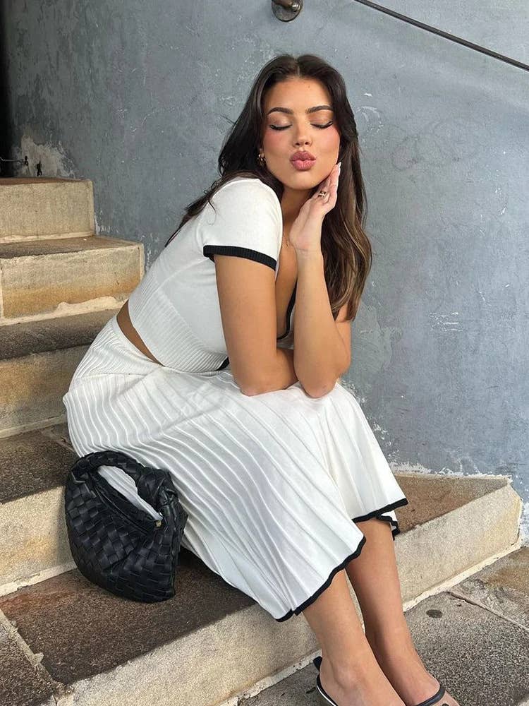 Elegant 2-Piece Set with Skirt Casual & Chic