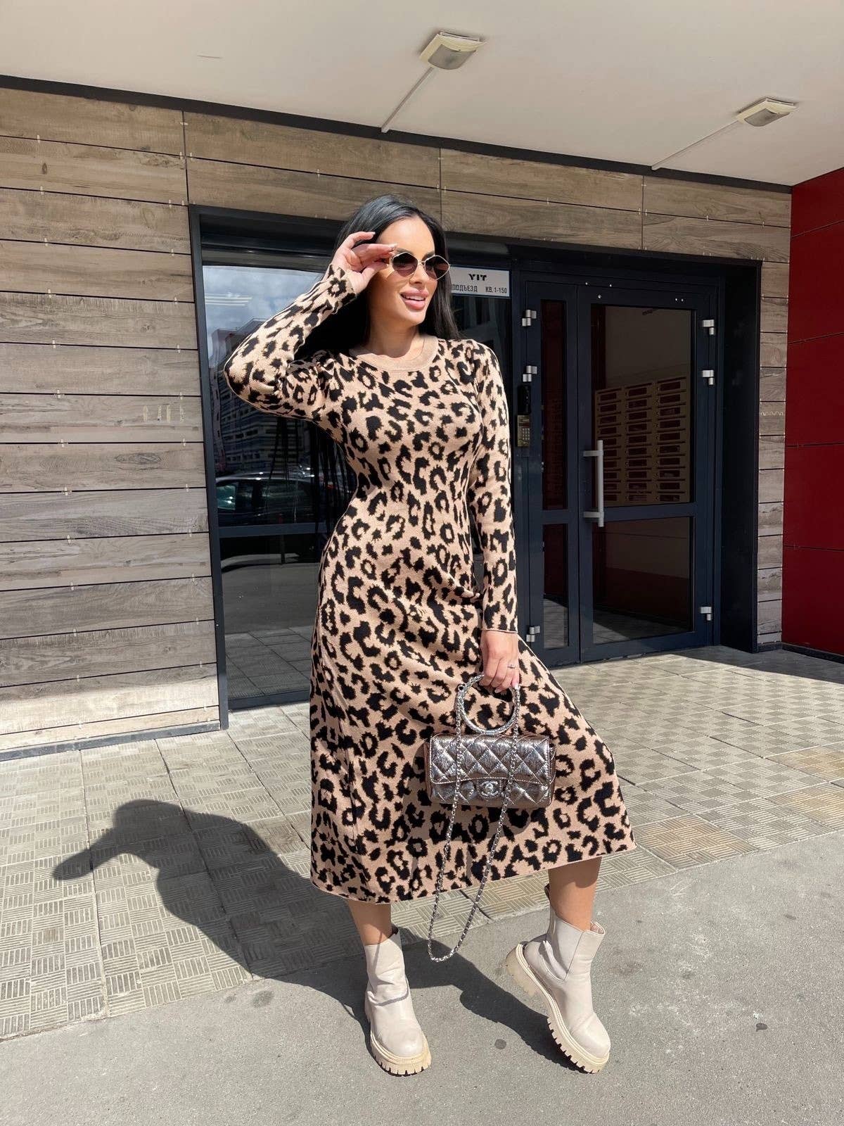 CREW-NECK LONG-SLEEVED LEOPARD PRINT KNIT DRESS
