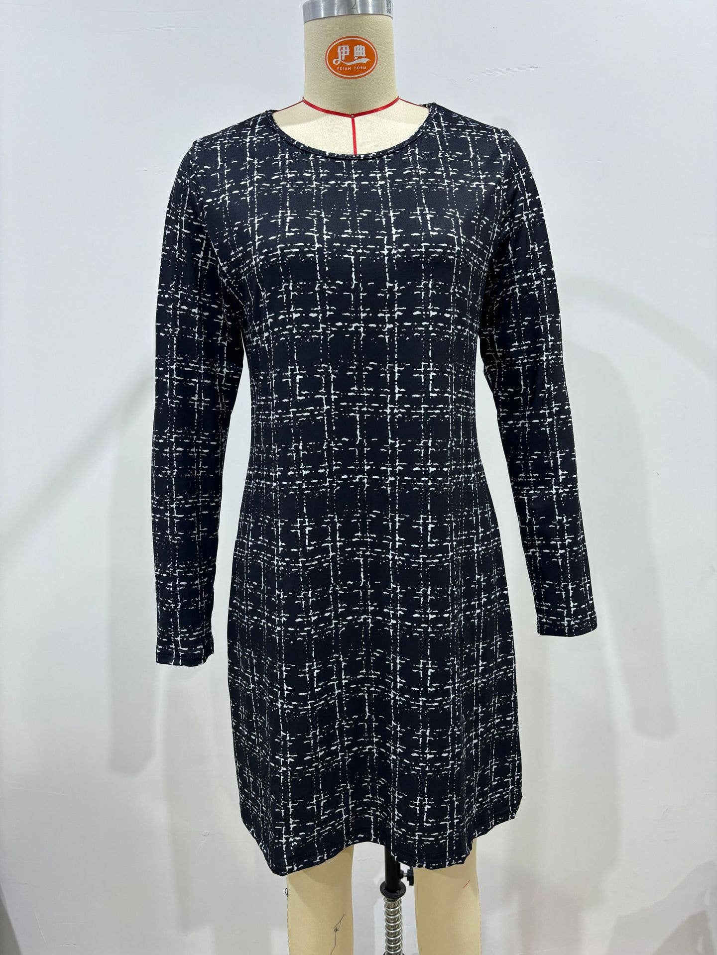 Checked round-neck long-sleeved knitted dress