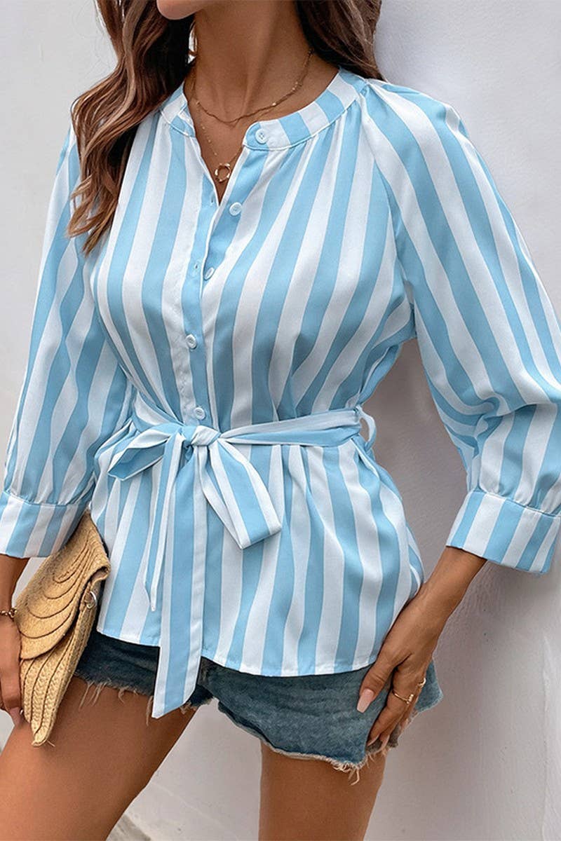 CWTSTL2891_STRIPED V-NECK TIE FRONT 3/4 SLEEVE BLOUSE