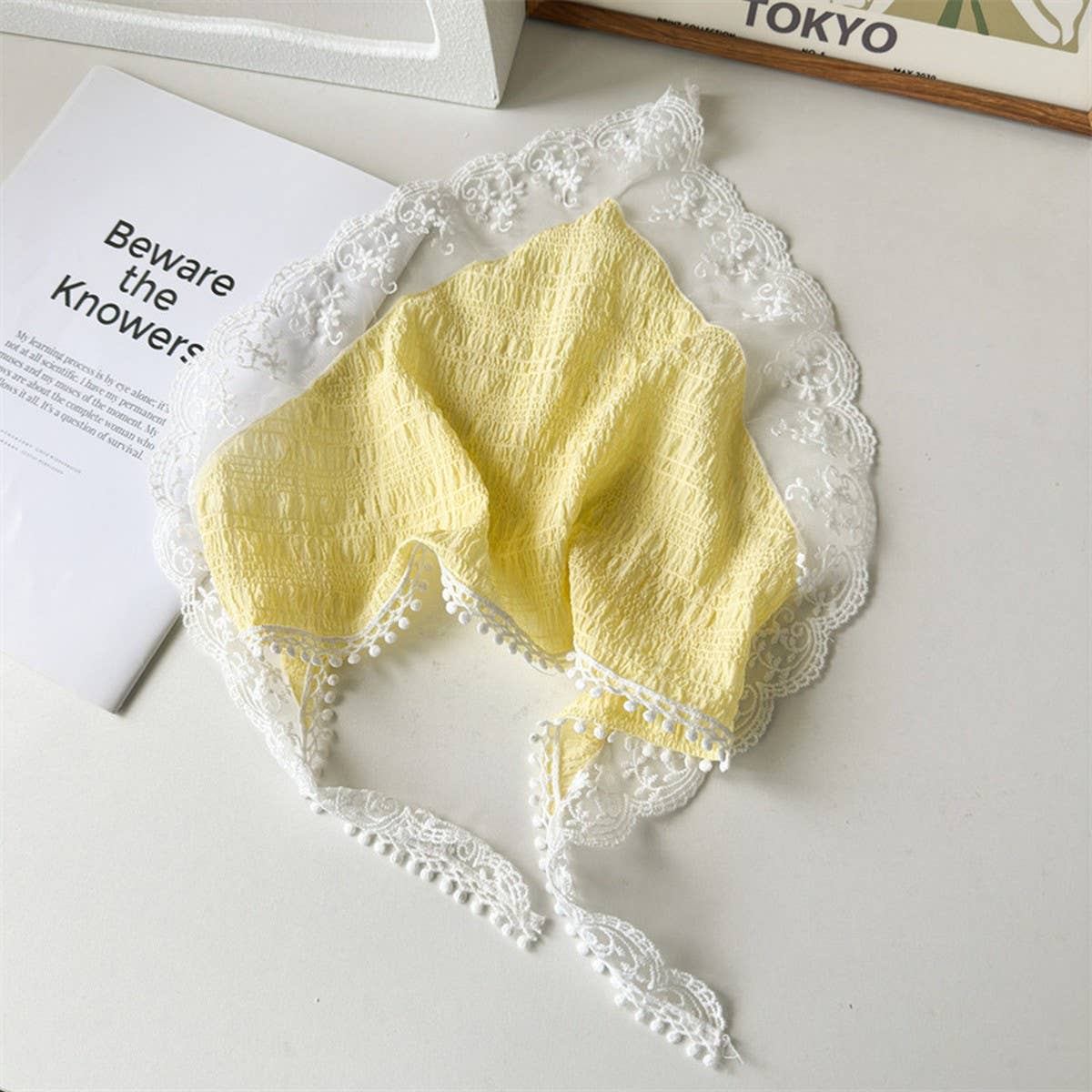 PASTORAL STYLE WHITE LACE TRIANGLE SCARF_CWAHA1375