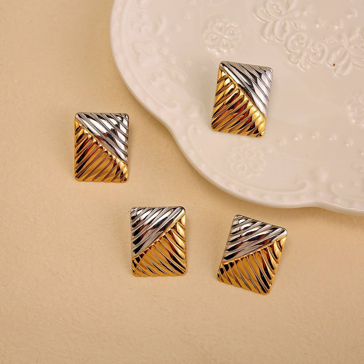 18K Stainless Steel Horn Spiral Titanium Earrings_CWMM8903