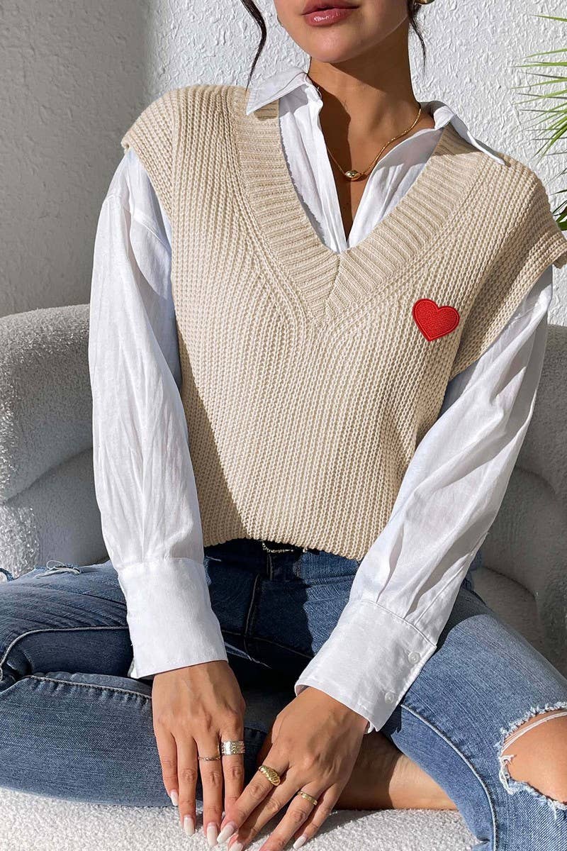 CWTSTL00993_WOMEN V-NECK KNIT VEST HEART PATCH SWEATER