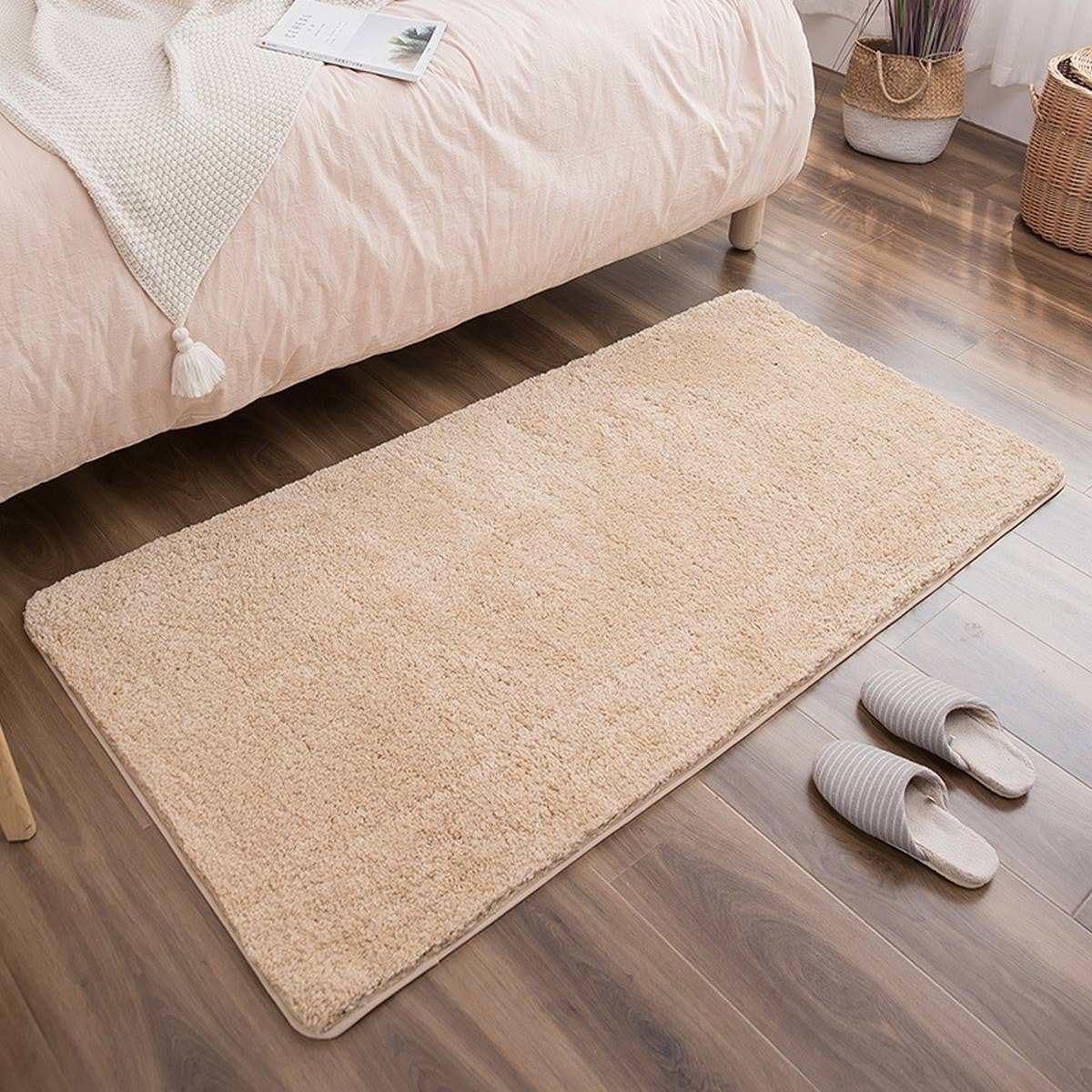 HOUSEHOLD NON-SLIP ABSORBENT BATHROOM MAT