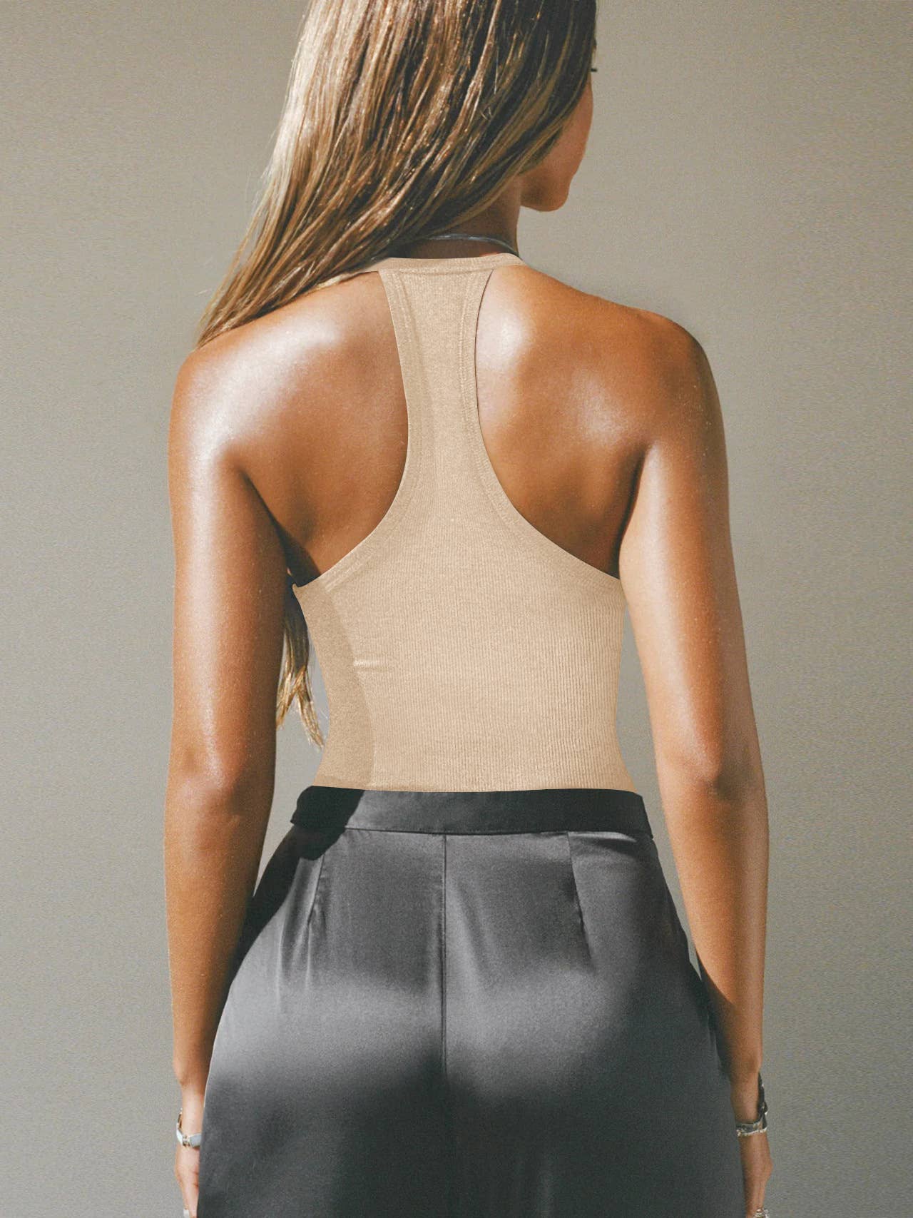 A HOLLOWED-OUT NECKLACE-STYLE SLIMMING HALTER_CWTTK1112