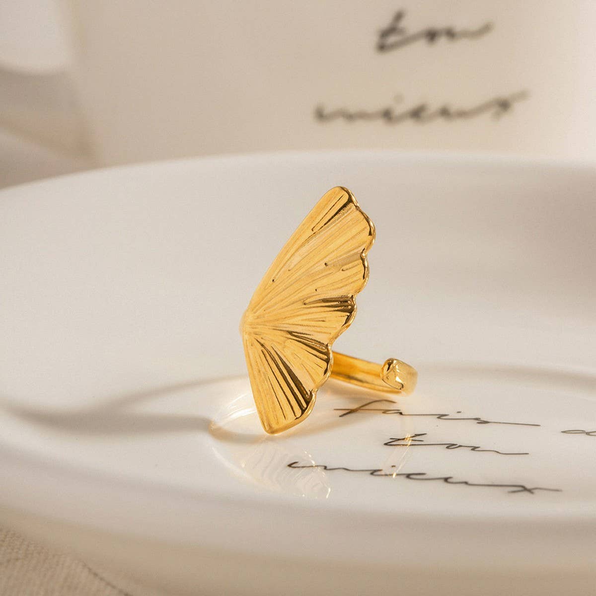 VINTAGE TEXTURED GOLD ENGRAVING OPEN RING