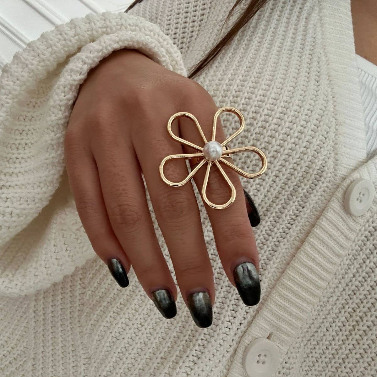 IRREGULAR HOLLOW WINDING IMITATION PEARL RING