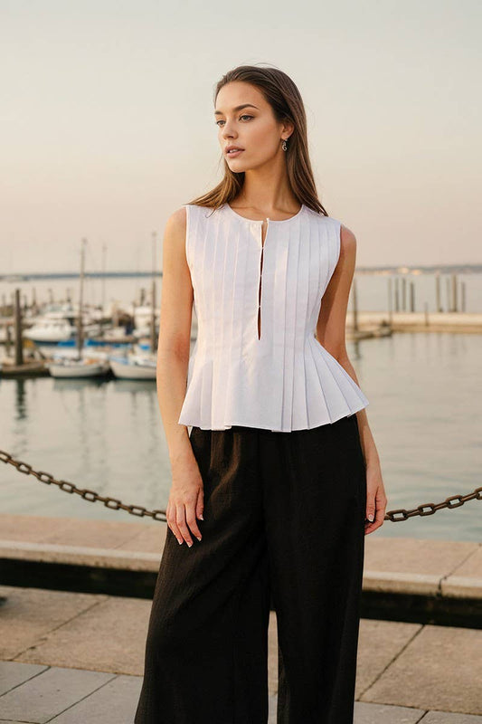CWTBLSL0999_TEXTURED PLEATED SLEEVELESS FRENCH STYLE TOP