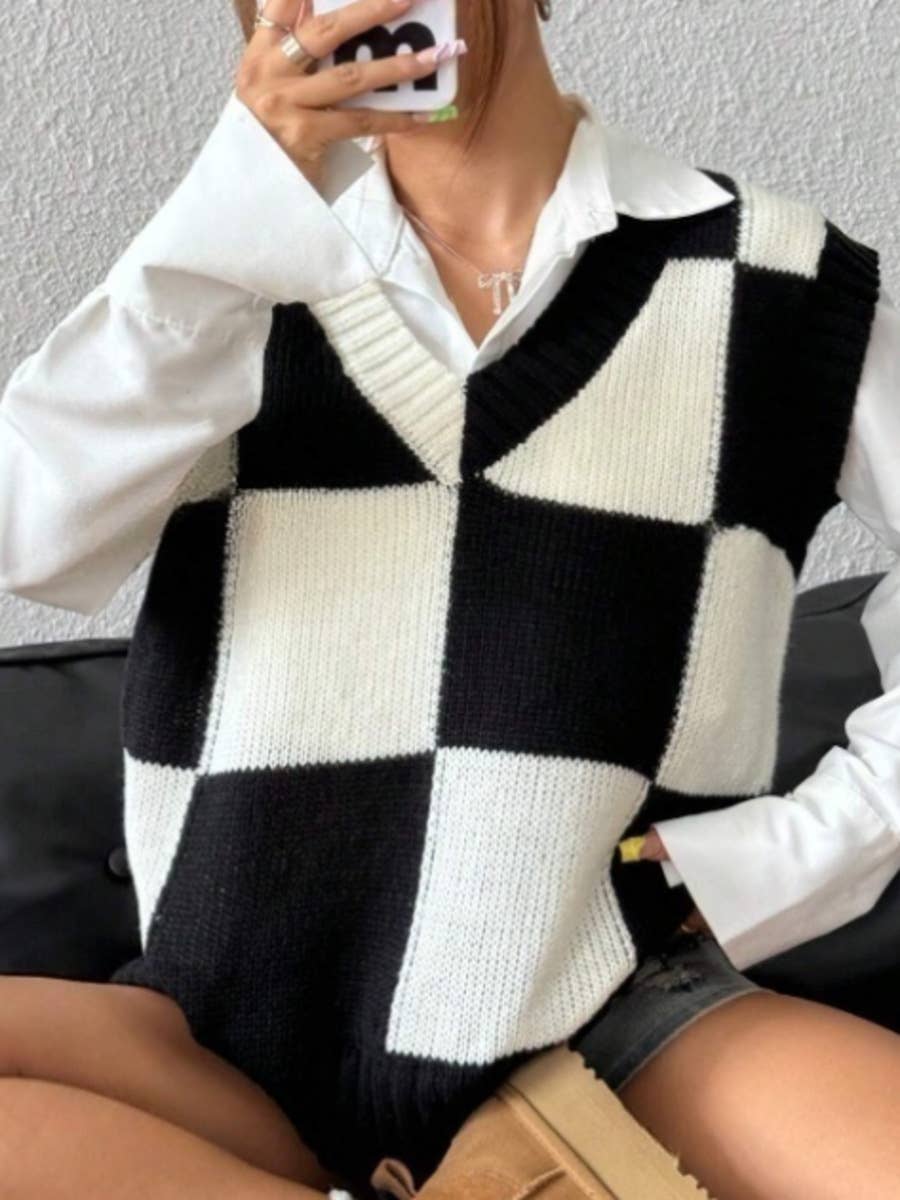 CONTRASTING V-NECK PULLOVER KNITTED WAISTCOAT