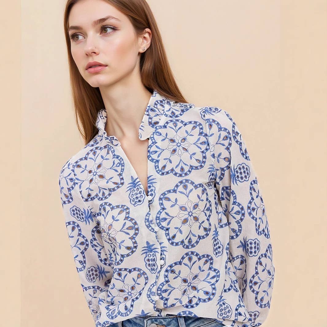 Blue and white patterned stand-up collar shirt