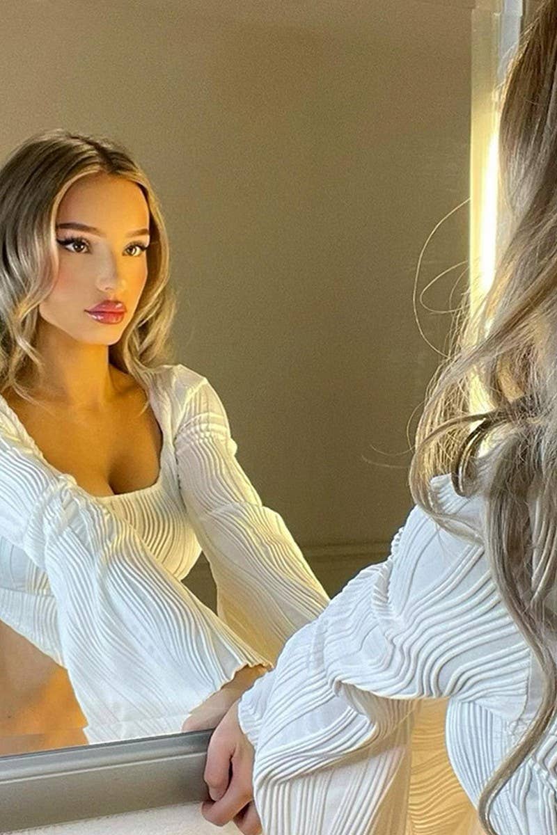 CWTBLL3443_U-NECK STRIPED FLARED LONG-SLEEVED CROPPED TOP