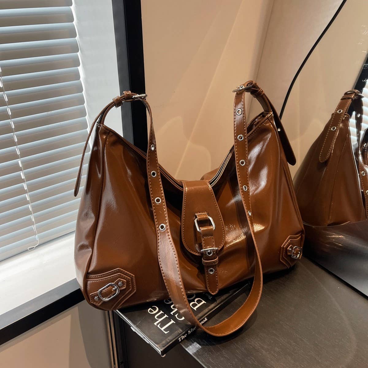 NICHE RETRO FASHION COMMUTER SHOULDER BAG_CWAB3276