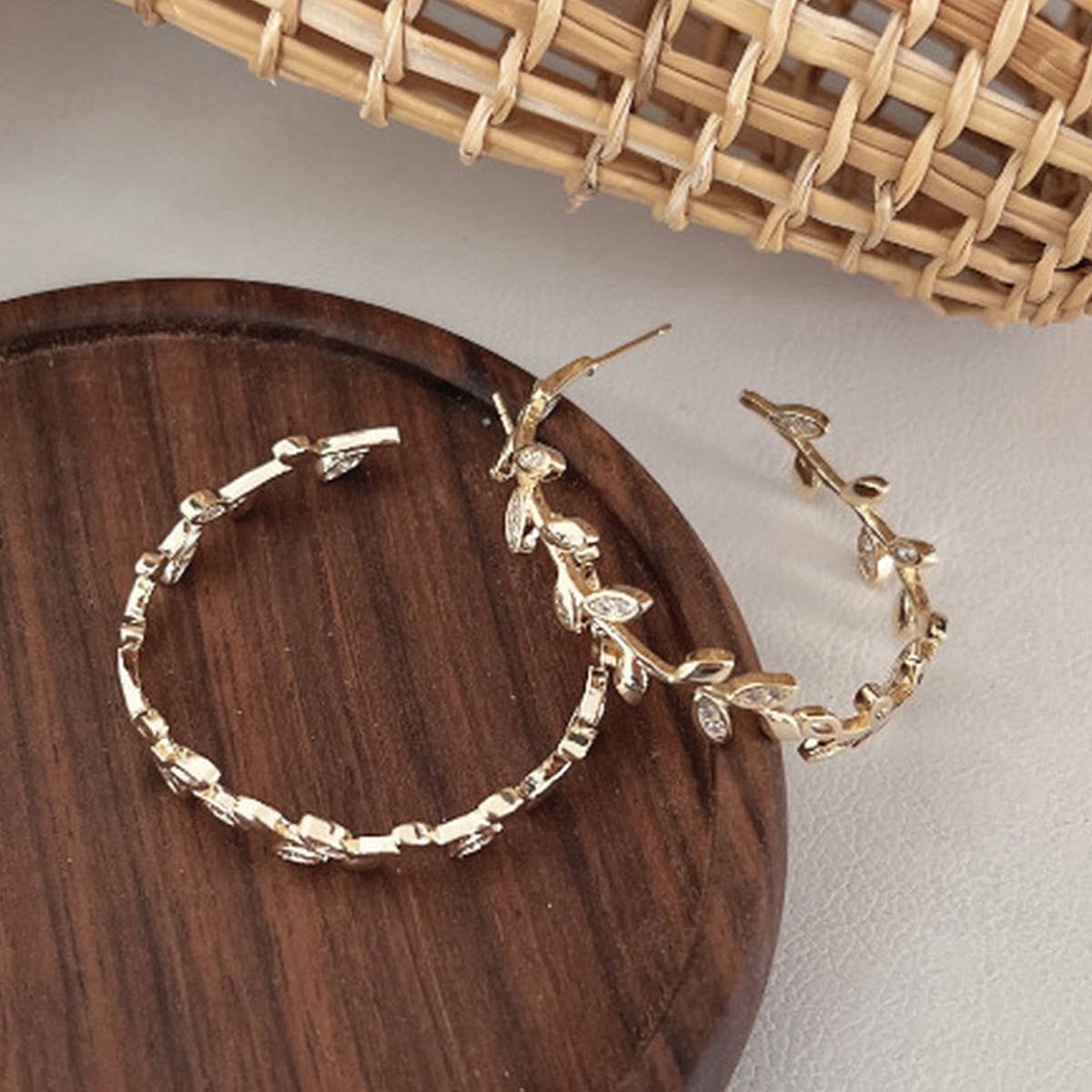 FOREST STYLE RETRO LEAF EARRINGS