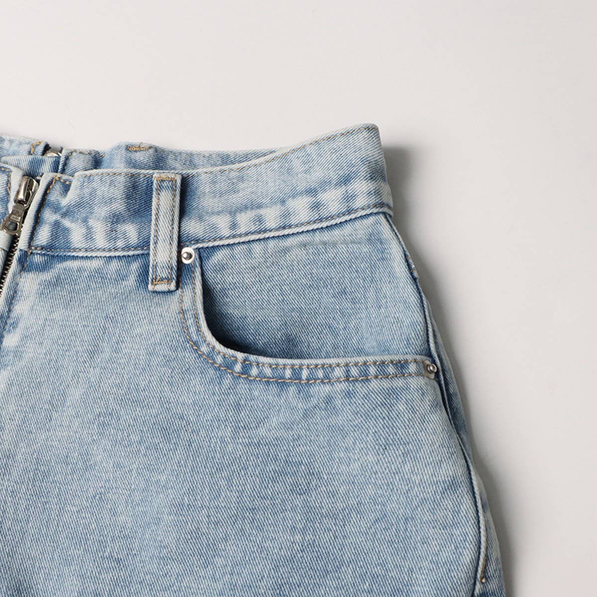 WOMENS LIGHT COLORED CASUAL JEANS