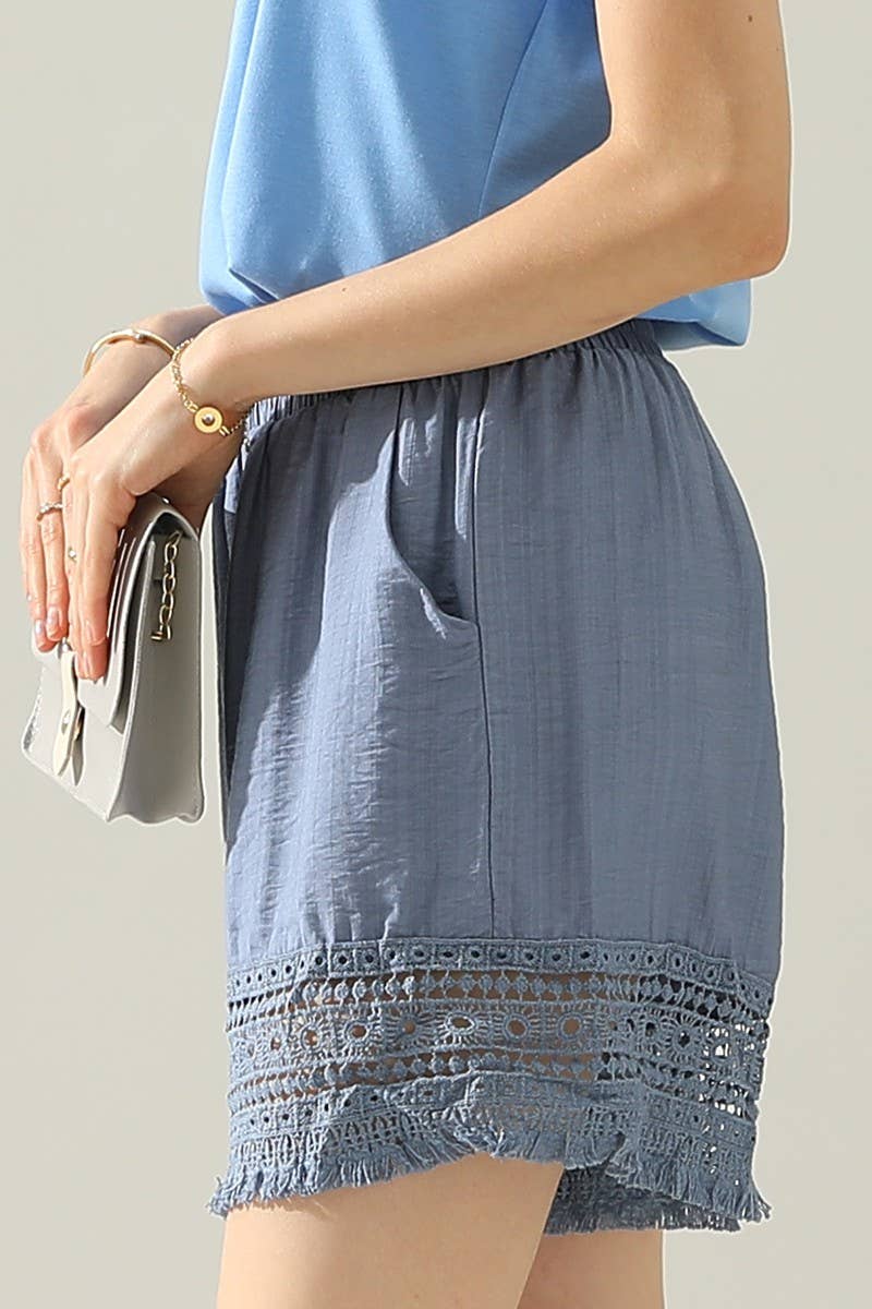 CWBSP0088-B_WIDE LACE SHORT PANTS