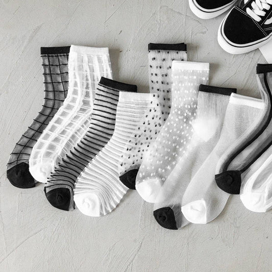 BLACK AND WHITE JACQUARD TRANSPARENT MID-TUBE SOCKS_CWMS0414