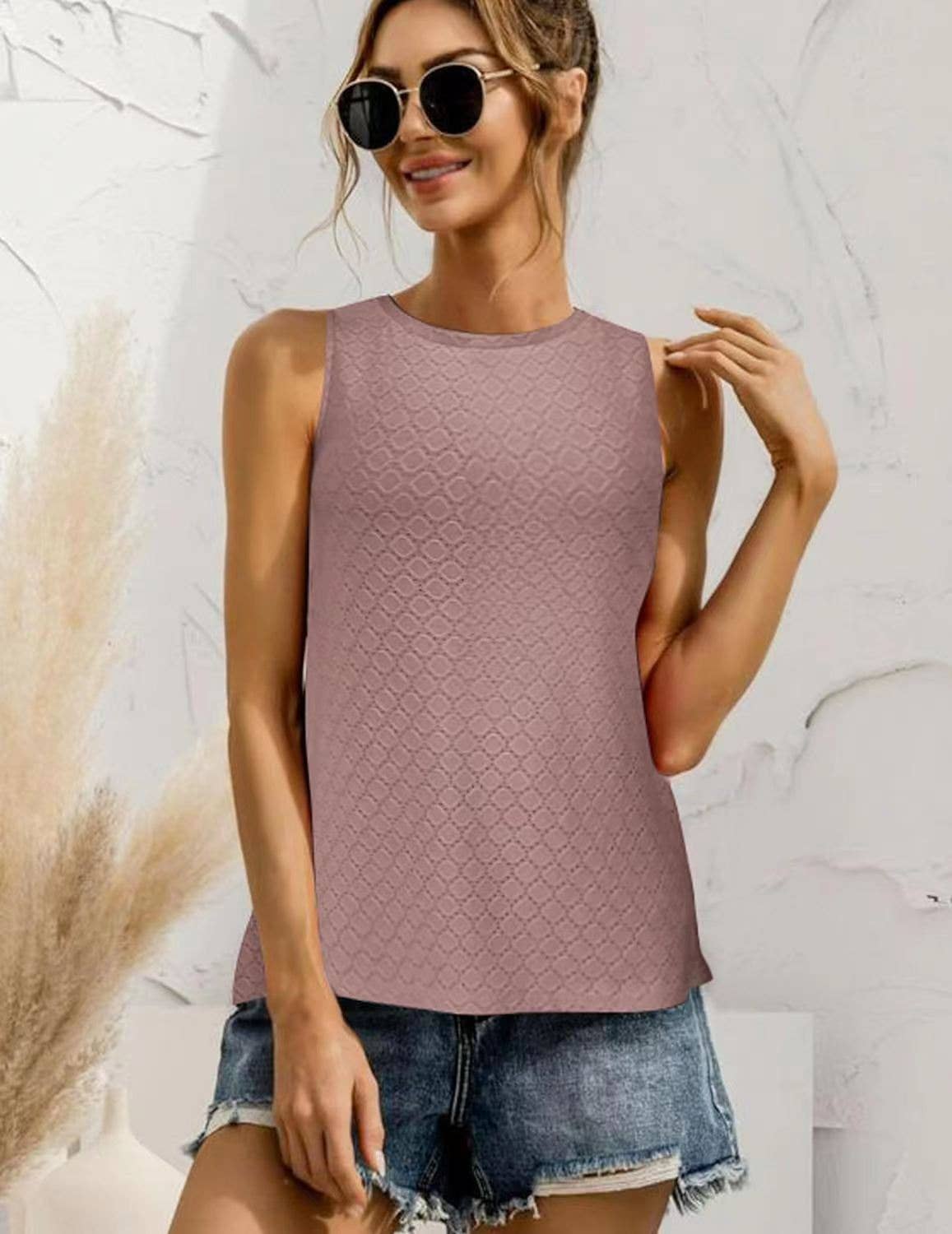 Crew-neck printed solid color hollow-out vest