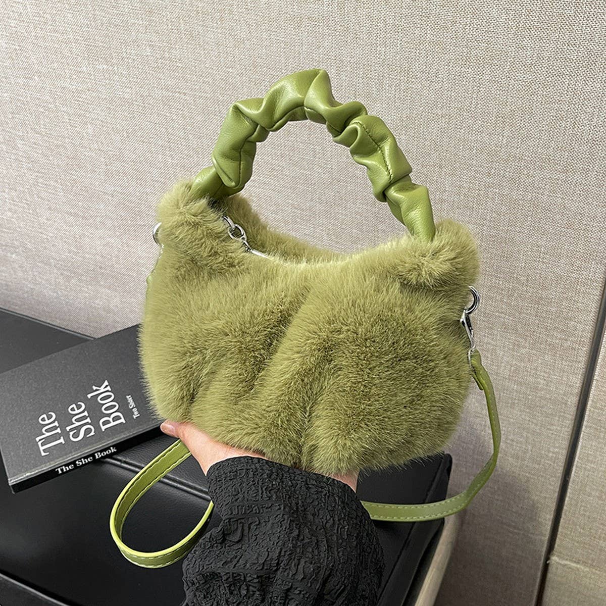 WINTER FASHION PLEATED TOTE PLUSH SHOULDER BAG_CWAB3977