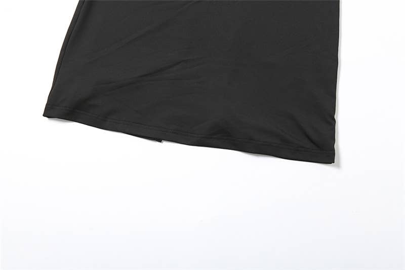 A body-hugging neck-hanging solid-color dress