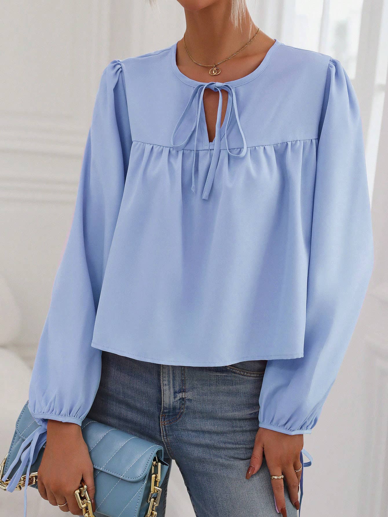 CREW NECK PULLOVER WITH PUFFY SLEEVES