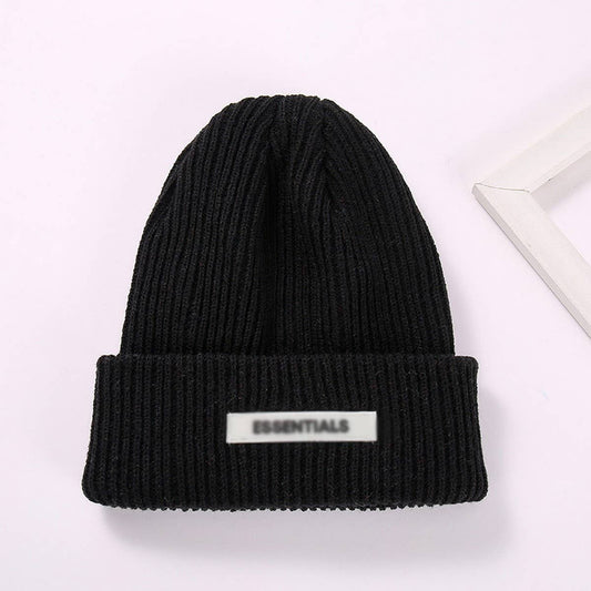 CWAH04342_ESSENTIALS LETTER PATCH KNIT BEANIE HAT