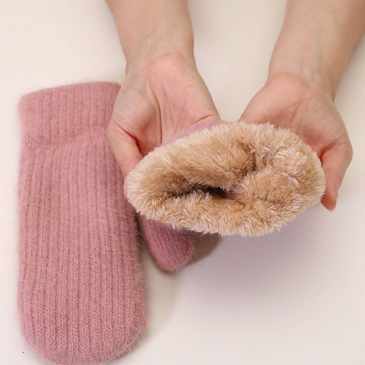 KNITTED WOOL COVERED WINDPROOF WARM GLOVES_CWAG0249