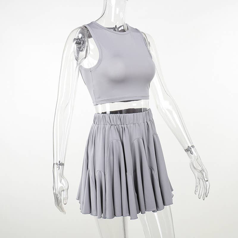 A casual short two-piece vest skirt set
