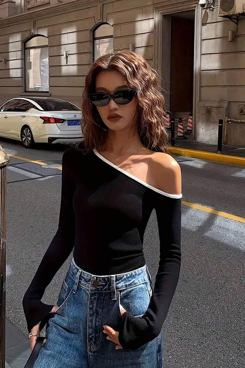 CWTBLL2728_OFF-THE-SHOULDER LONG-SLEEVED SLANT COLLAR TOP