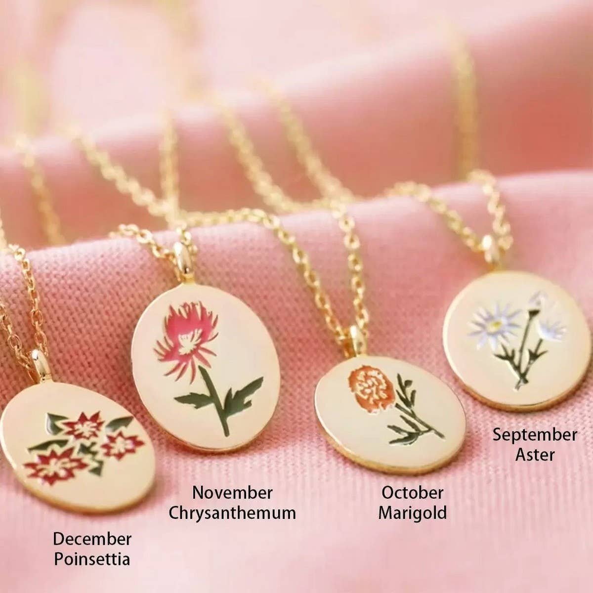 VINTAGE DECEMBER FLOWER CLAVICLE NECKLACE