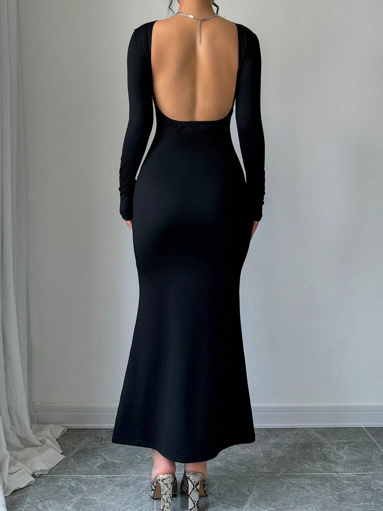 BACKLESS, HIGH-WAISTED, LONG-HIP DRESS