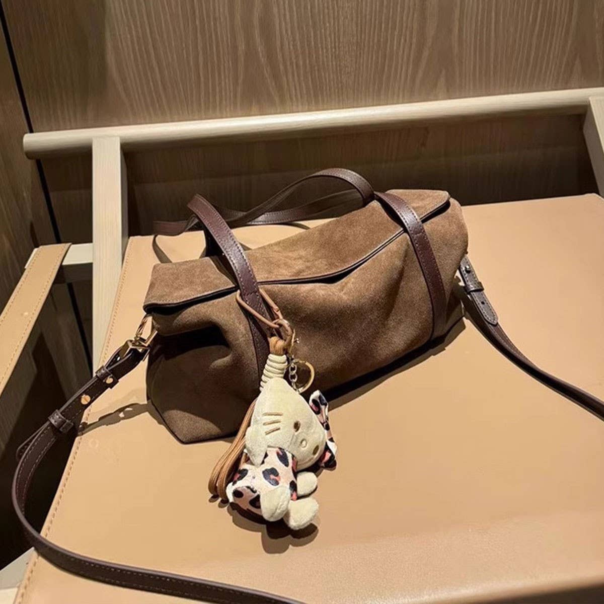 SUEDE AND MATTE COWHIDE SIMPLE SHOULDER BAG_CWAB4120