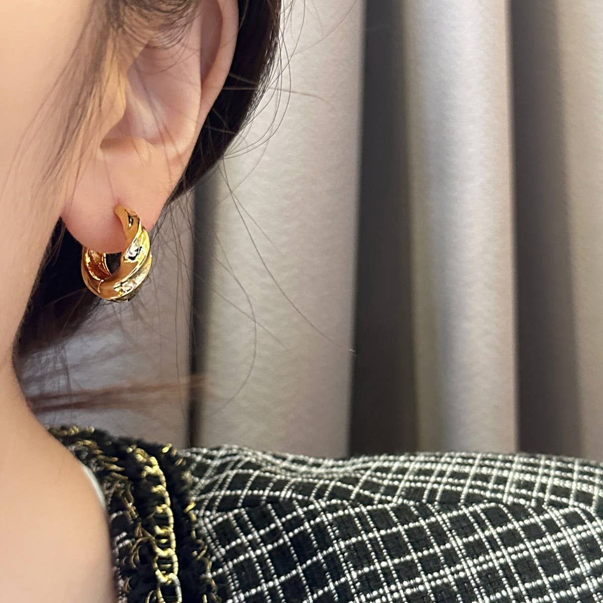 HIGH-GRADE MOBIUS PLAIN HOOP EARRINGS FOR WOMEN