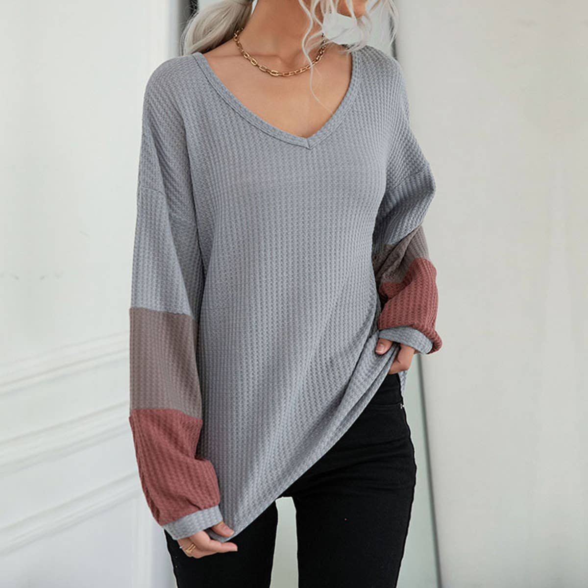 COLOR MATCHING LONG SLEEVE V-NECK SWEATER