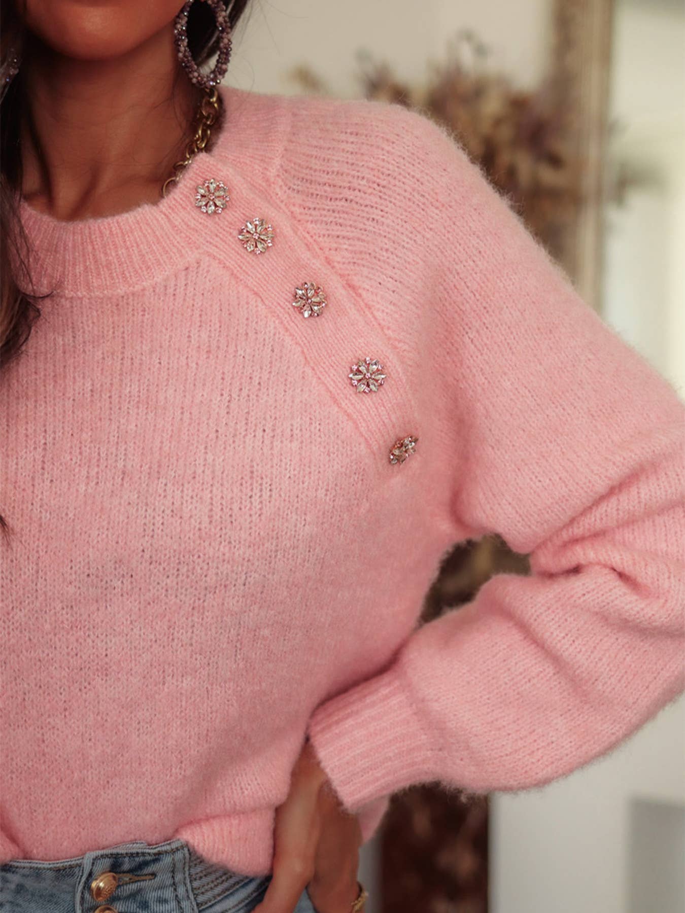 Elegant round-neck button knitted sweater