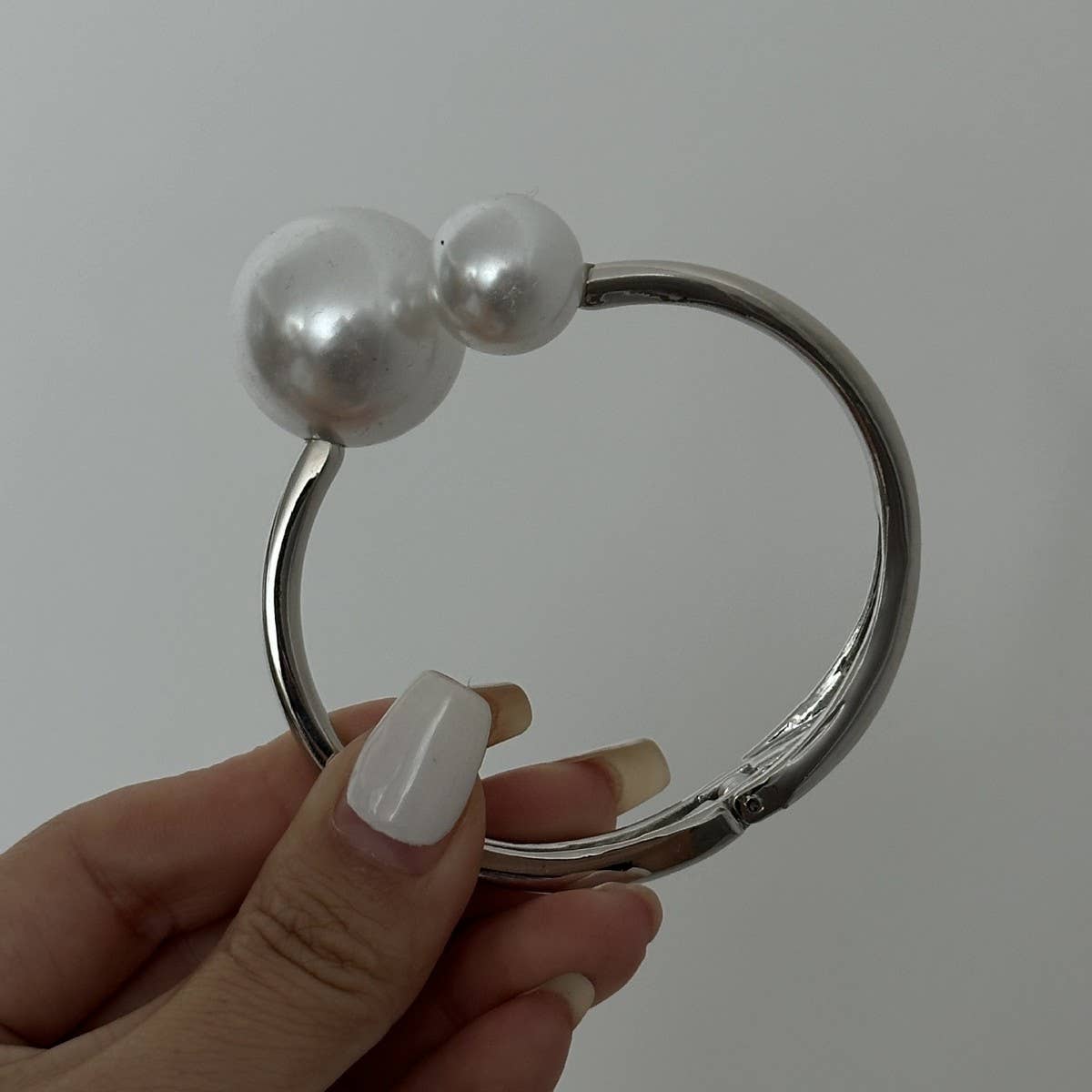 FASHIONABLE METALLIC SMOOTH SPRING BRACELET