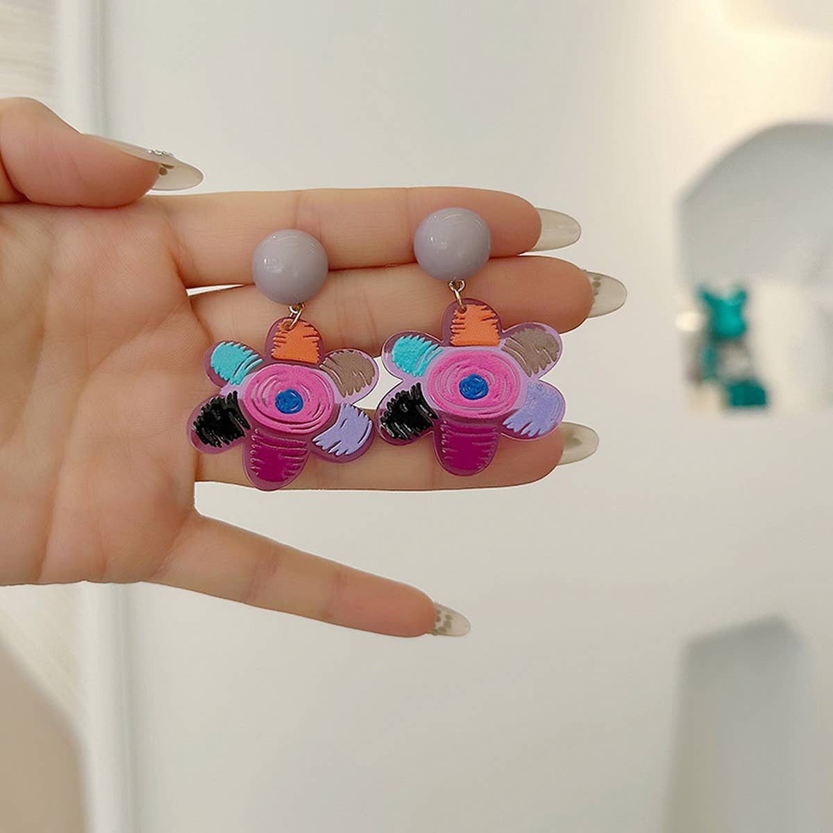 VERSATILE CONTRAST COLOR GRAFFITI FLOWER EARRINGS