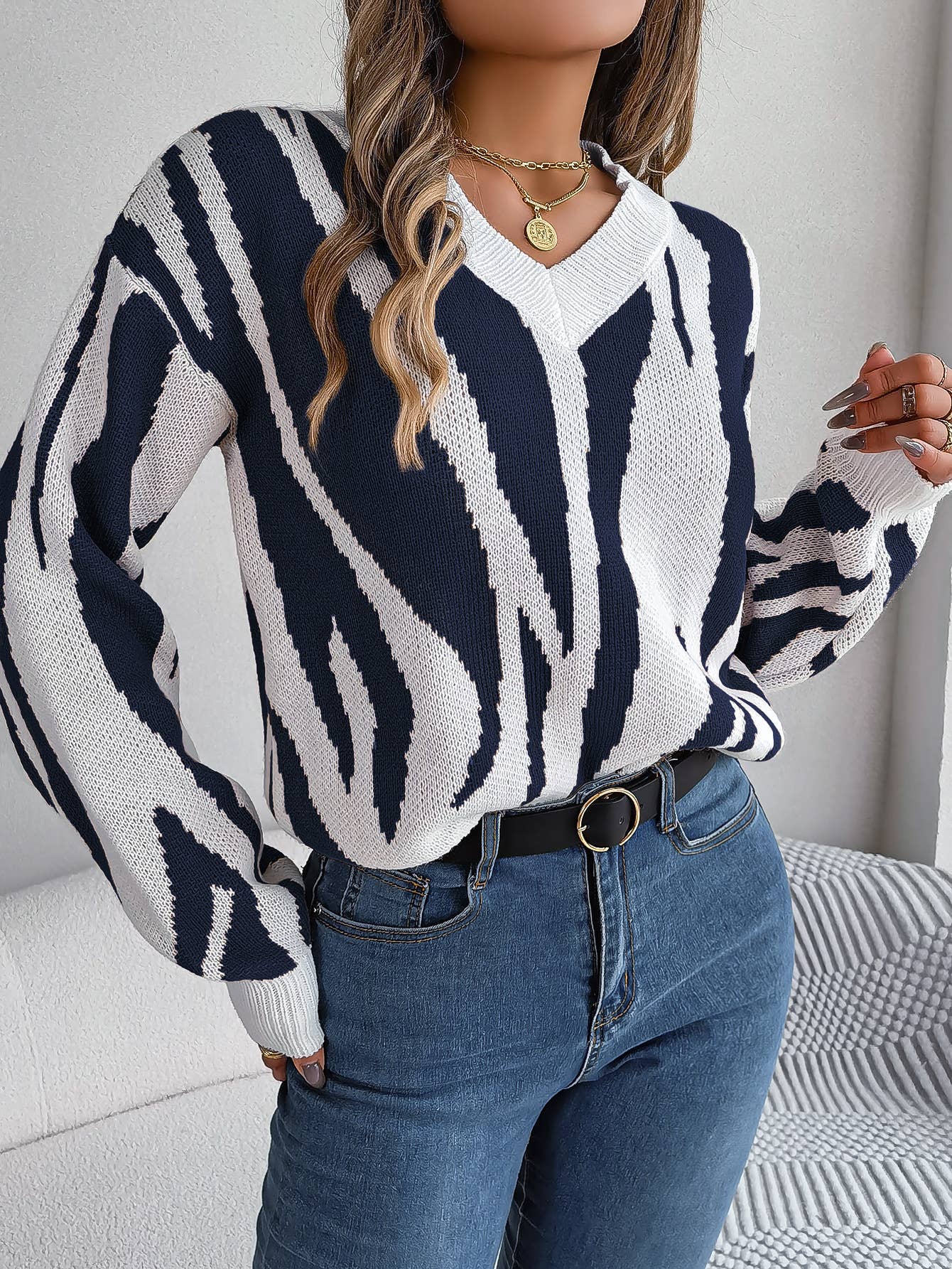 Casual V-neck long-sleeved pullover sweater