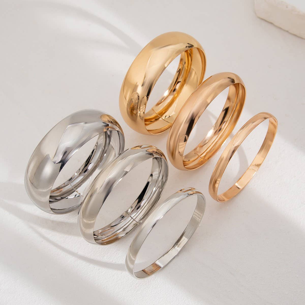 FASHIONABLE CURVED SMOOTH TWIST BRACELET