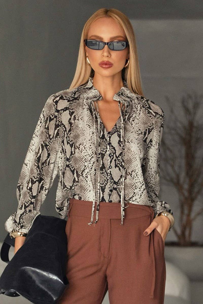 CWTBLL00600_SNAKE PRINT V-NECK RAGLAN SLEEVE CARDIGAN SHIRT